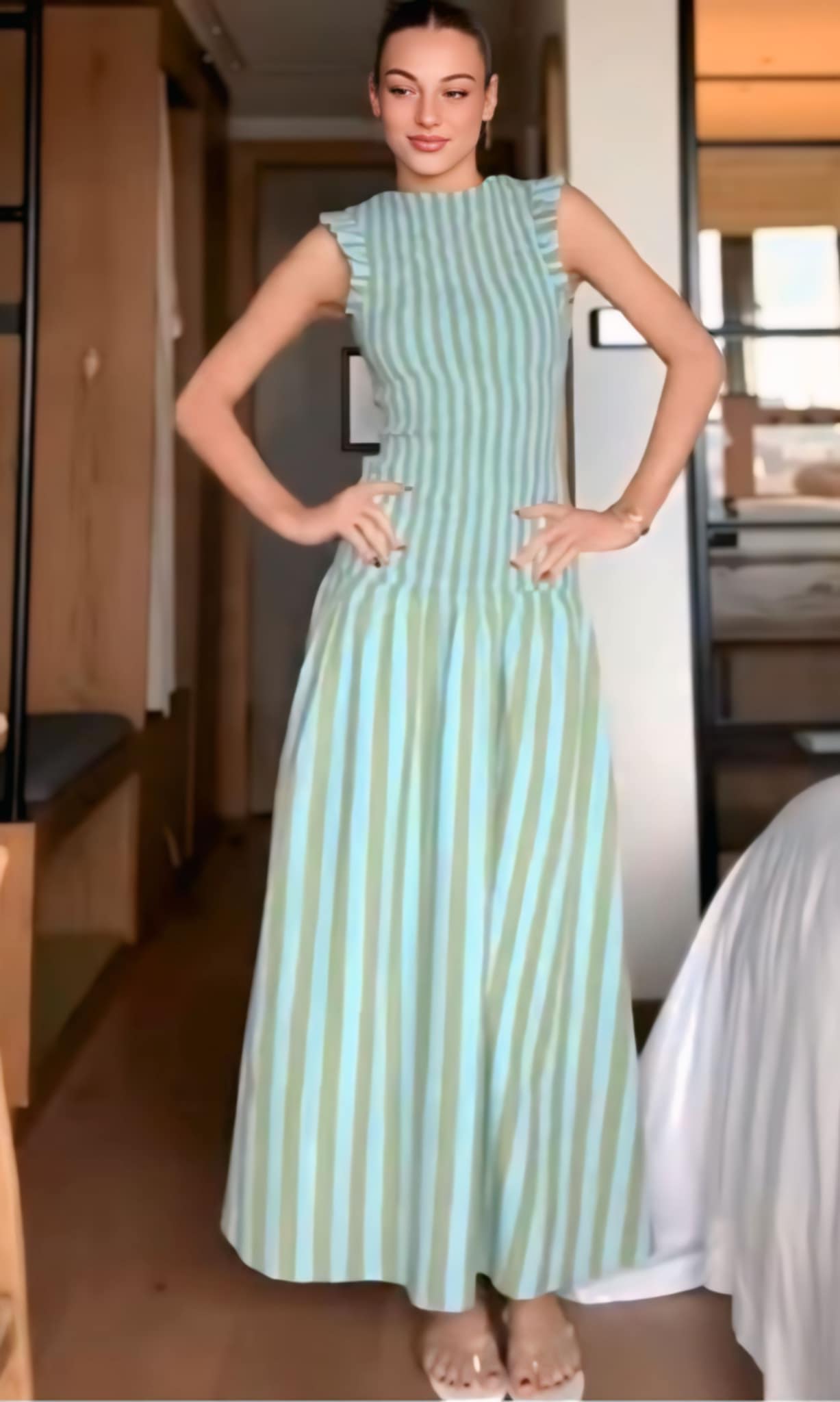 Gestreiftes plissiertes Kleid