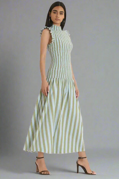Gestreiftes plissiertes Kleid